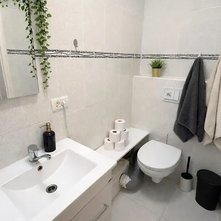 Lighthouse - 2 Bedroom بوخارست